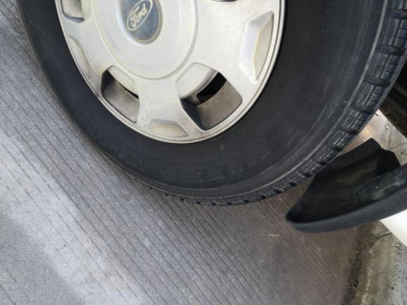 [无锡·苏B] 二手福特新世代全顺2016款 2.2T长轴6/7座中顶多功能车