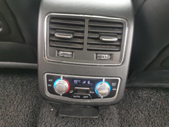 [上海·皖A] 二手众泰众泰Z7002016款 1.8T DCT尊贵型