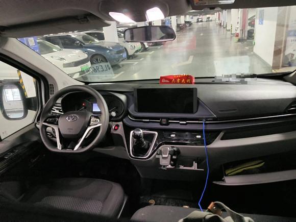 [上海·粤L] 二手上汽大通MAXUS新途V702023款 2.0T 精英版 手动短轴低顶 5/6座（125Ps）