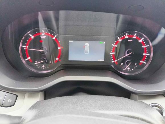 [上海·沪G] 二手上汽大通MAXUS新途V702023款 2.0T 精英版 手动短轴低顶 5/6座（125Ps）