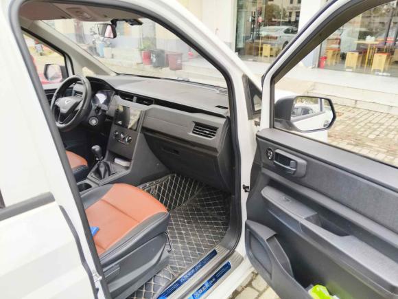 [上海·湘F] 二手五菱汽车五菱宏光PLUS2019款 1.5T 手动标准型 7座