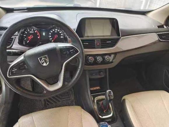 [佛山·粤Y] 二手宝骏宝骏3102017款 1.5L 手动时尚型