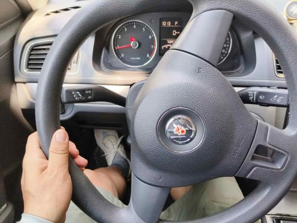 [上海·鲁B] 二手大众朗逸2013款 改款经典 1.6L 自动舒适版