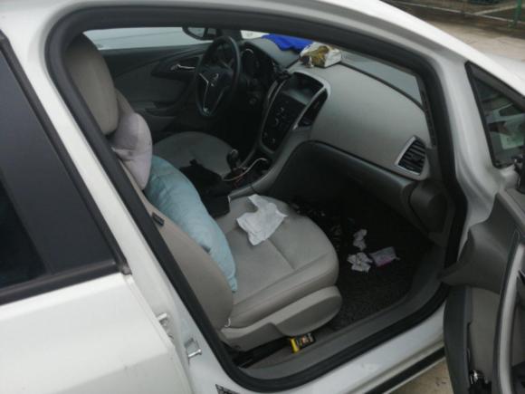 [上海·沪C] 二手别克英朗2014款 XT 1.6L 手动进取版