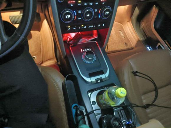 [上海·苏U] 二手路虎发现神行2016款 2.0T HSE LUXURY