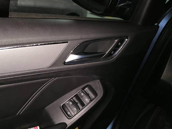 [济南·鲁A] 二手荣威荣威RX52018款 20T 两驱手动旗舰版