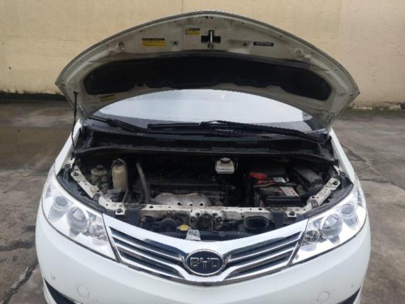 [无锡·苏B] 二手比亚迪比亚迪M62015款 2.4L 自动尊贵版