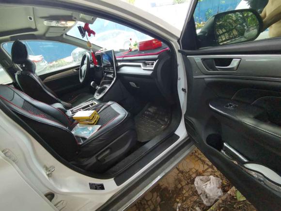 [广州·鄂M] 二手哈弗哈弗M62021款 PLUS 1.5T 手动豪华智联型