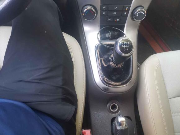 [武汉·鄂A] 二手雪佛兰科鲁兹2015款 1.5L 经典 SL MT