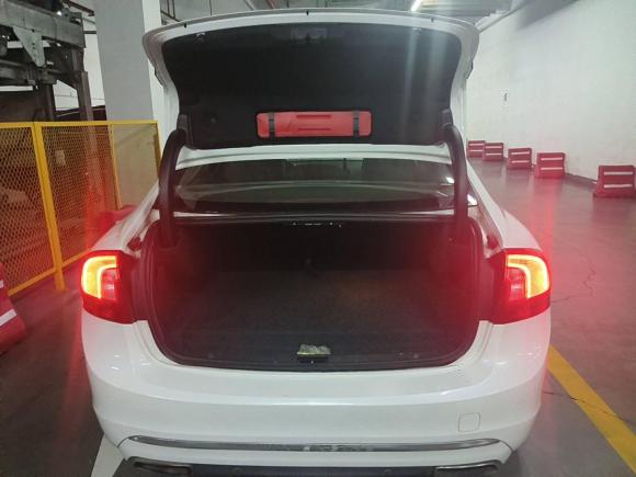 [上海·沪A] 二手沃尔沃沃尔沃S60新能源2015款 S60L E驱混动 T6智驭版