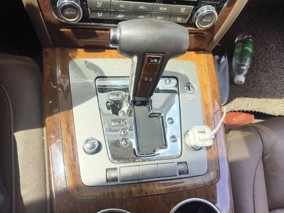 [义乌·浙G] 二手大众辉腾2011款 3.6L V6 5座加长商务版