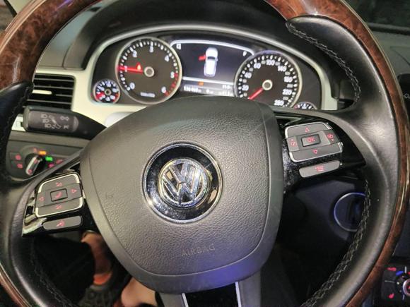 [广州·粤A] 二手大众途锐2011款 3.0TDI 柴油高配型