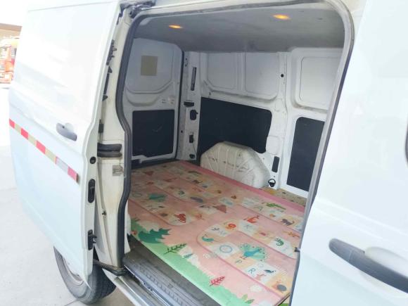 [青岛·鲁B] 二手福特全顺2017款 2.0T柴油厢式运输车短轴低顶国V