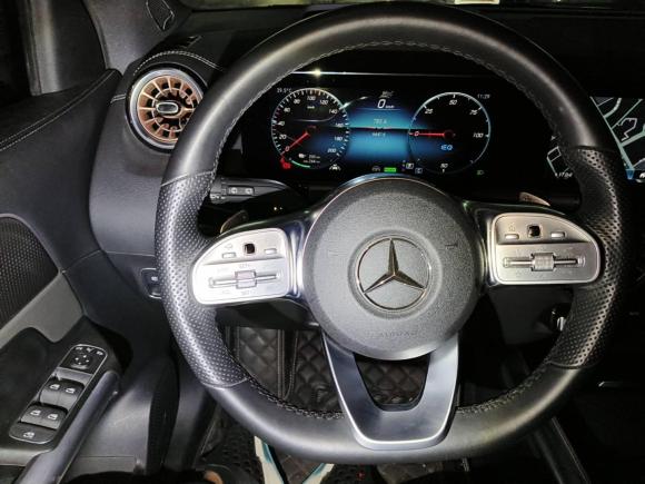 [南京·苏A] 二手奔驰奔驰EQA2022款 EQA 300 4MATIC 首发特别版