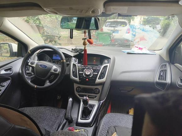 [武汉·鄂A] 二手福特福克斯2012款 两厢 2.0L 手动豪华运动型