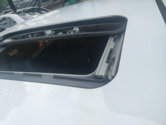 [无锡·苏E] 二手荣威荣威3502015款 1.5L 手动豪华天窗版