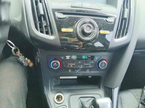 [上海·沪C] 二手福特福克斯2015款 两厢 EcoBoost 125 自动超能风尚型