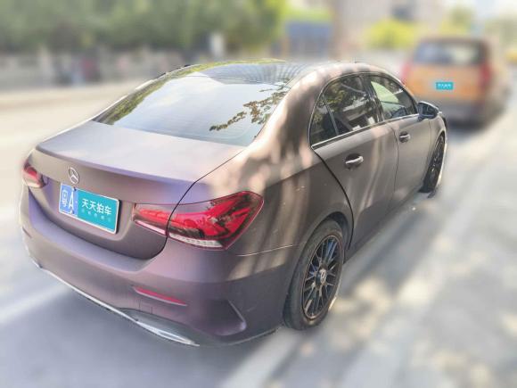 [广州·粤A] 二手奔驰奔驰A级2022款 A 200 L 运动轿车时尚型