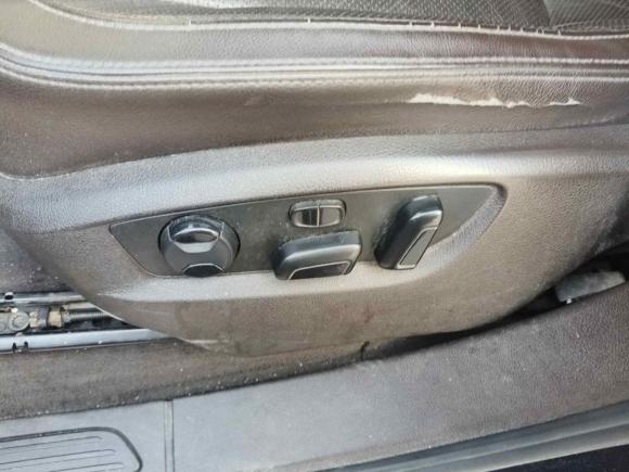 [上海·沪E] 二手大众途锐2011款 3.0TSI 高配型