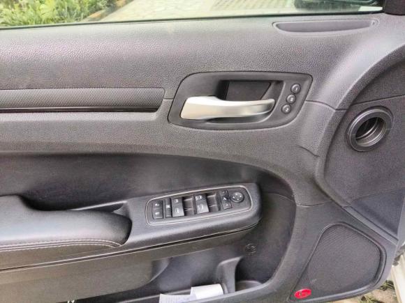 [深圳·粤B] 二手克莱斯勒克莱斯勒300C2013款 3.6L S锋尚版