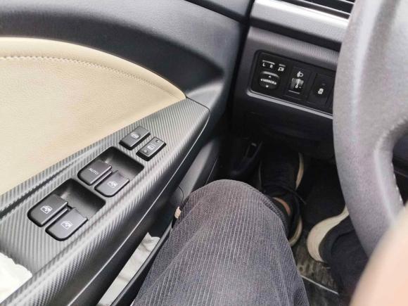 [上海·沪C] 二手长安悦翔V72015款 1.6L 自动乐趣型 国V