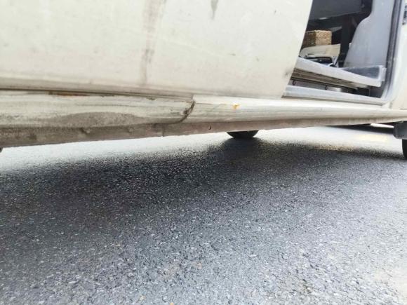 [杭州·浙A] 二手上汽大通MAXUS新途V802023款 2.0T 手动经典傲运通长轴中顶6/7/8/9座