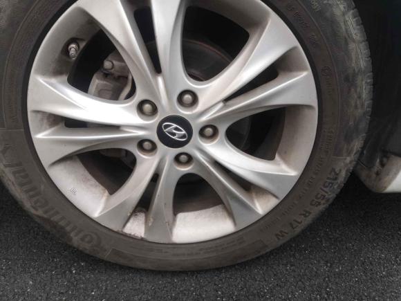 [青岛·鲁B] 二手现代索纳塔2011款 2.0L 自动领先版