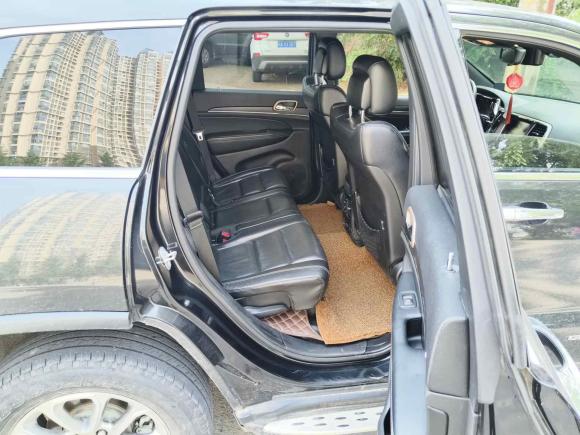 [成都·川A] 二手Jeep大切诺基2015款 3.0TD 柴油 精英导航版