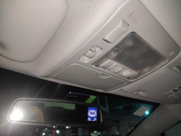 [上海·粤B] 二手比亚迪比亚迪S62014款 2.4L 自动尊贵型 5座