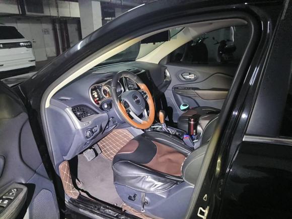 [广州·粤R] 二手Jeep自由光2016款 2.4L 专业版