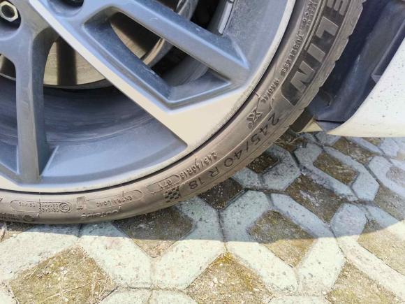 [无锡·苏B] 二手奥迪奥迪A4L2022款 40 TFSI 时尚动感型