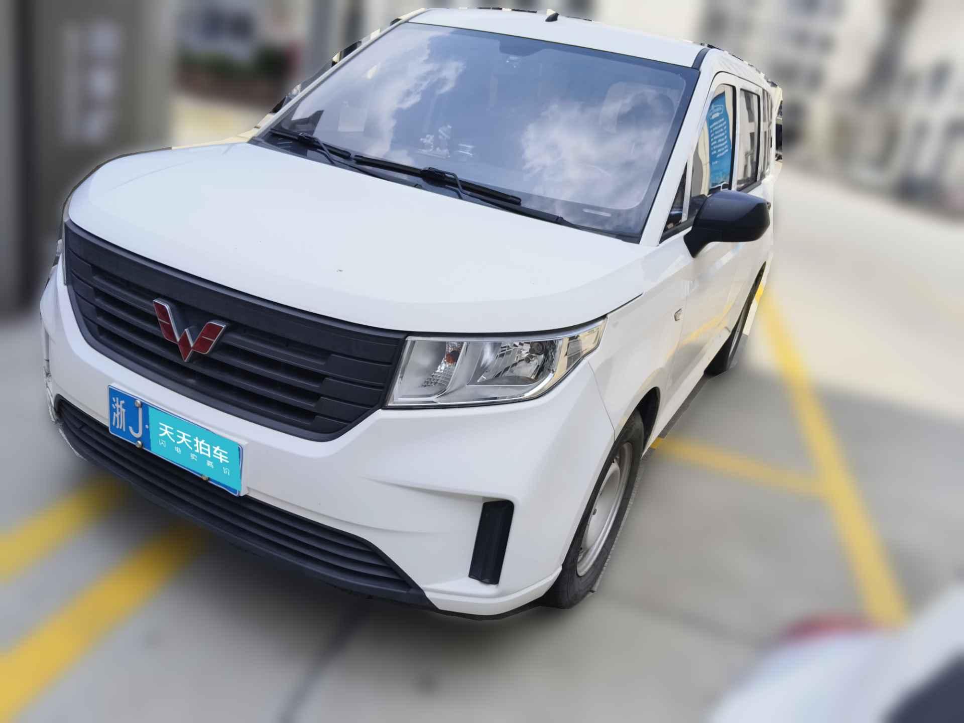 [台州·浙J] 五菱汽车五菱宏光PLUS2019款 1.5T 手动标准型 5座