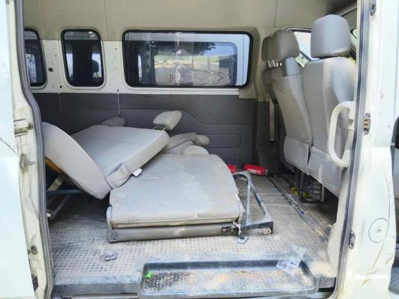 [成都·川A] 二手上汽大通MAXUS新途V802016款 2.5T 手动傲运通国IV长轴中顶7座