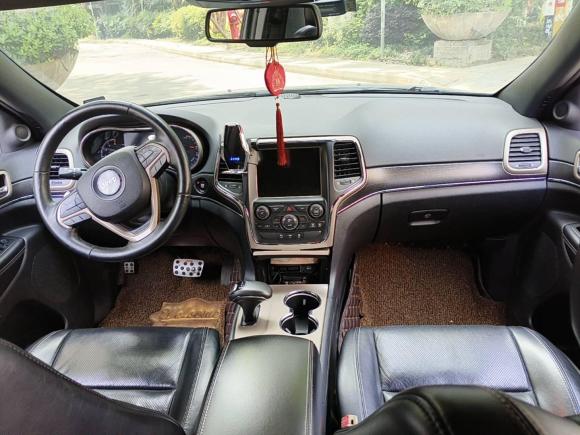 [成都·川A] 二手Jeep大切诺基2015款 3.0TD 柴油 精英导航版