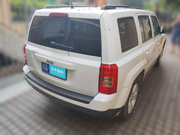 [成都·川A] 二手Jeep自由客2014款 2.4L 运动版