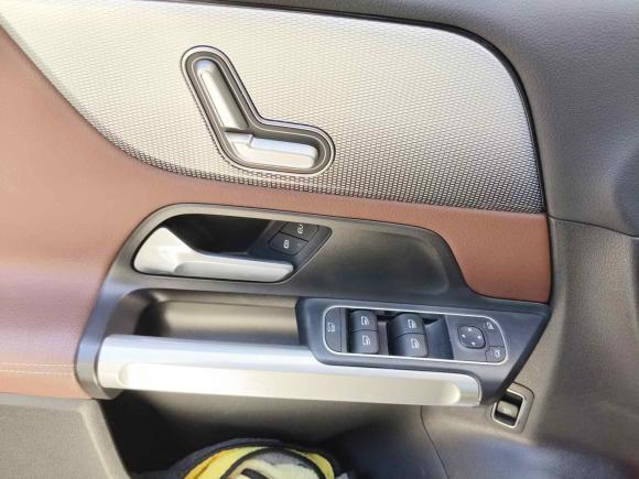 [上海·沪D] 二手奔驰奔驰GLB2020款 GLB 180 动感型