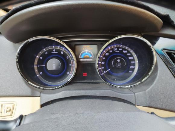 [佛山·渝A] 二手现代索纳塔2011款 2.0L 自动尊贵版