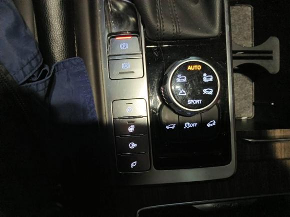 [上海·沪A] 二手荣威荣威RX82018款 30T 智联网四驱至尊版