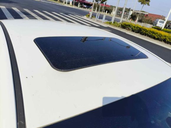 [上海·沪C] 二手荣威荣威3502015款 1.5L 手动豪华天窗版