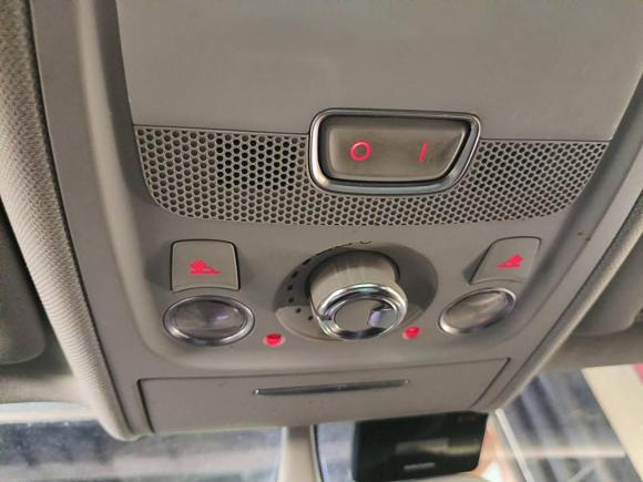 [武汉·鄂H] 二手奥迪奥迪A4L2016款 35 TFSI 典藏版 自动标准型