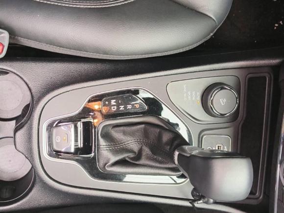 [深圳·粤B] 二手Jeep自由光2019款 2.0T 四驱探享版+自动驾驶智慧包 国VI