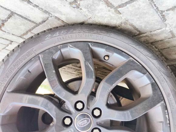 [上海·沪C] 二手路虎揽胜极光2013款 2.0T 5门耀动版