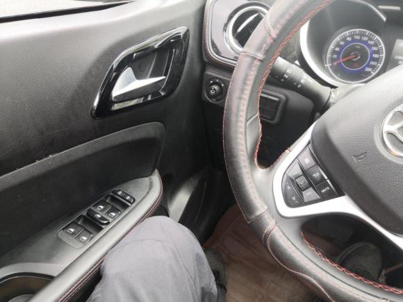 [南京·苏A] 二手中华中华V32016款 1.5T 自动旗舰型