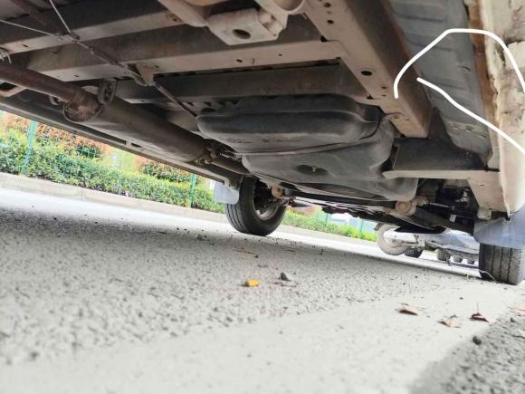 [武汉·鄂Q] 二手上汽大通MAXUS新途V802014款 2.5T 傲运通短轴中顶