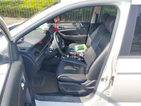 [武汉·鄂A] 二手长安凯程长安欧尚A6002016款 1.5L 手动豪华型7座