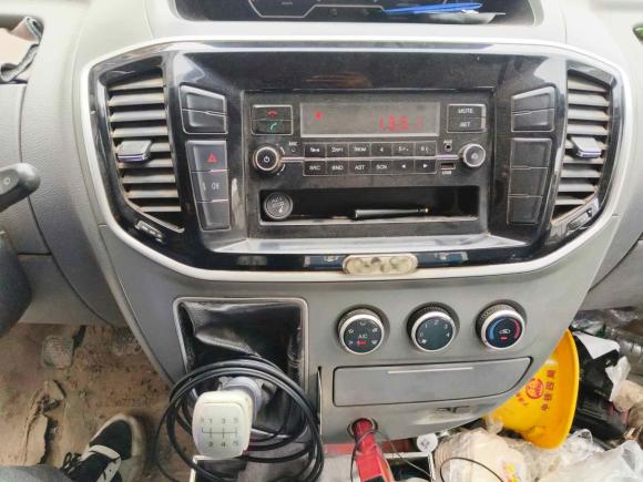 [上海·苏U] 二手上汽大通MAXUS新途V802019款 2.5T经典款6挡手动傲运通短轴超低顶5/6座