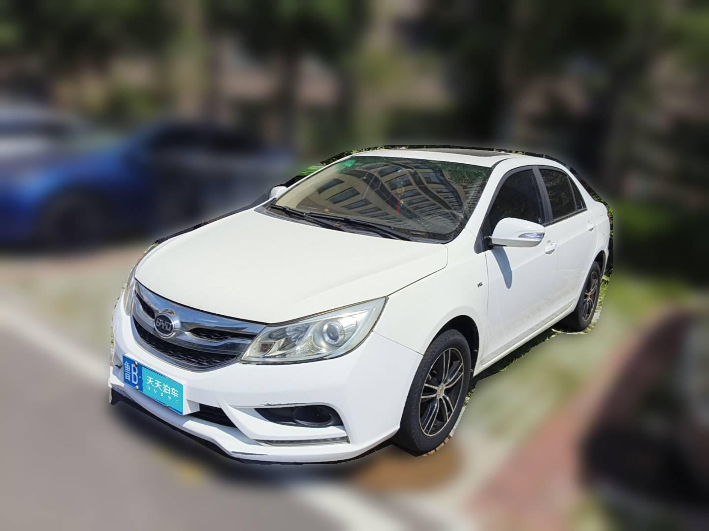 [青岛·鲁B] 比亚迪速锐2015款 1.5L 自动豪华型
