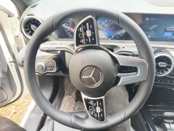 [苏州·苏U] 二手奔驰奔驰A级2022款 改款 A 180 L 运动轿车