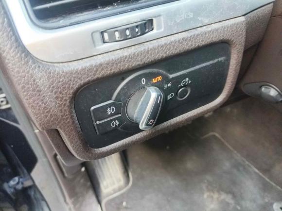 [上海·沪E] 二手大众途锐2011款 3.0TSI 高配型