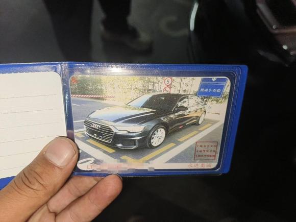 [上海·沪F] 二手奥迪奥迪A6L2022款 45 TFSI 臻选动感型